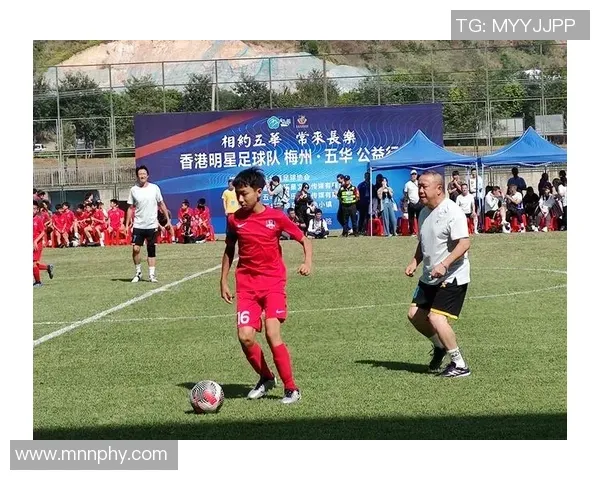 [中超]上海海港战胜大连英博 获得中超冠军