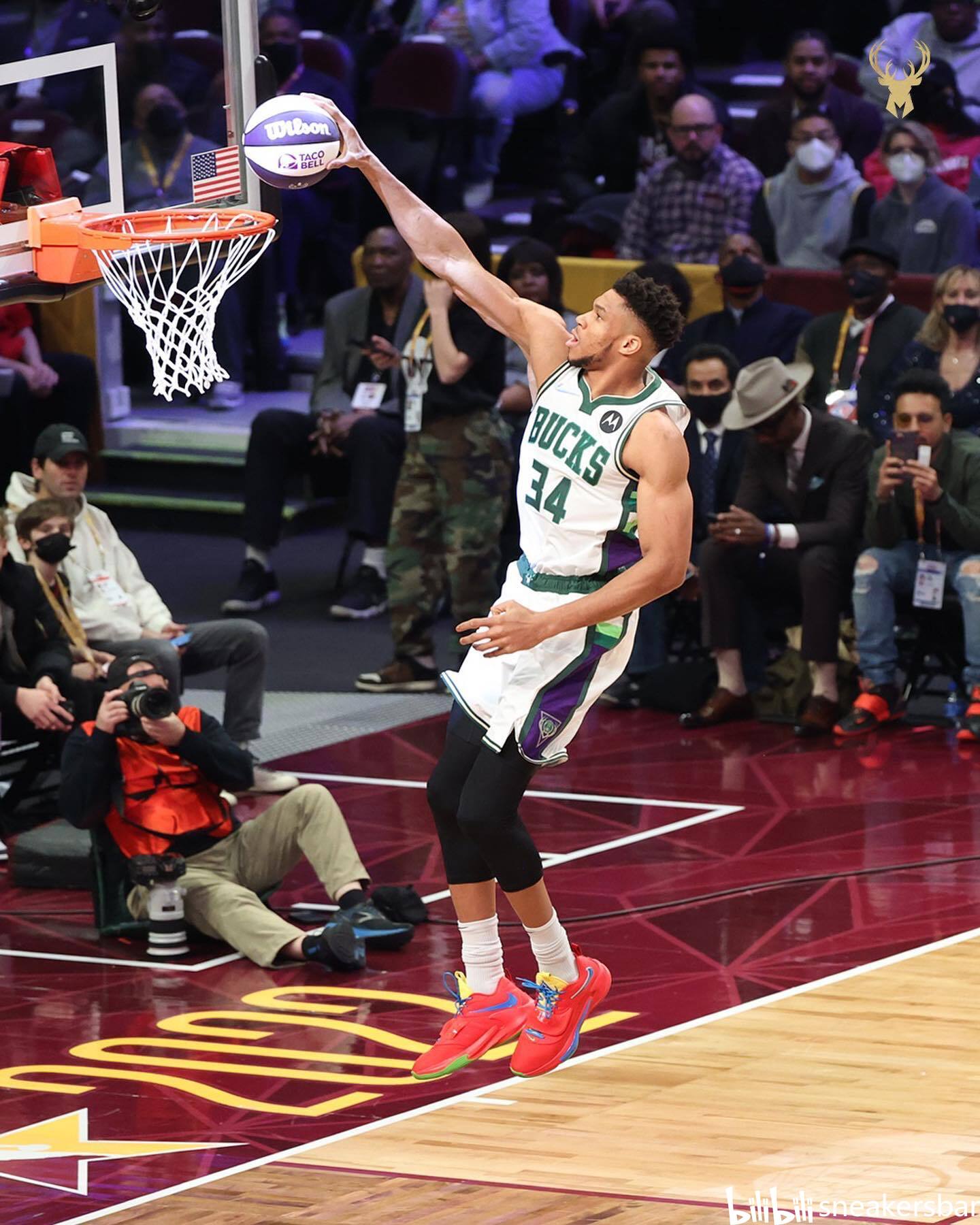 中展现了出 中展现了出